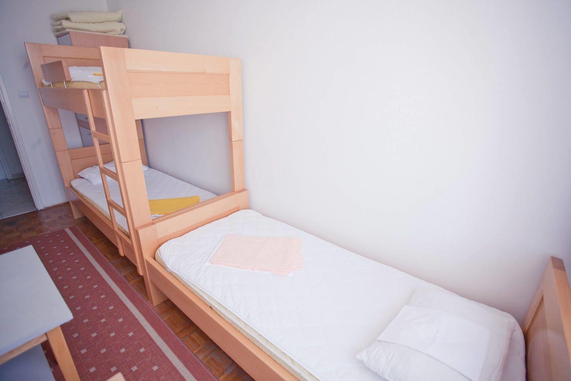 Hi Hostel Zagabria Esterno foto