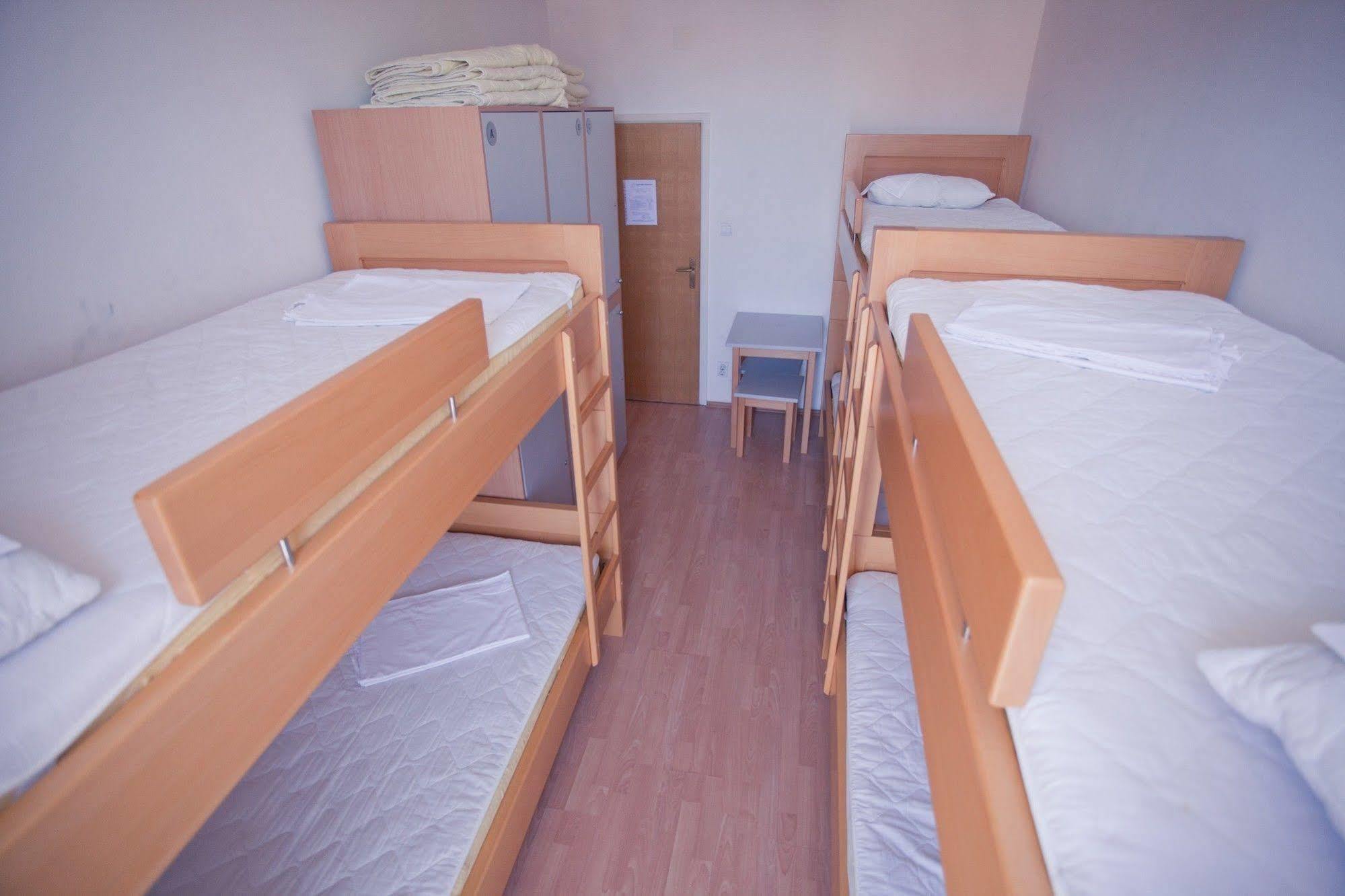 Hi Hostel Zagabria Esterno foto