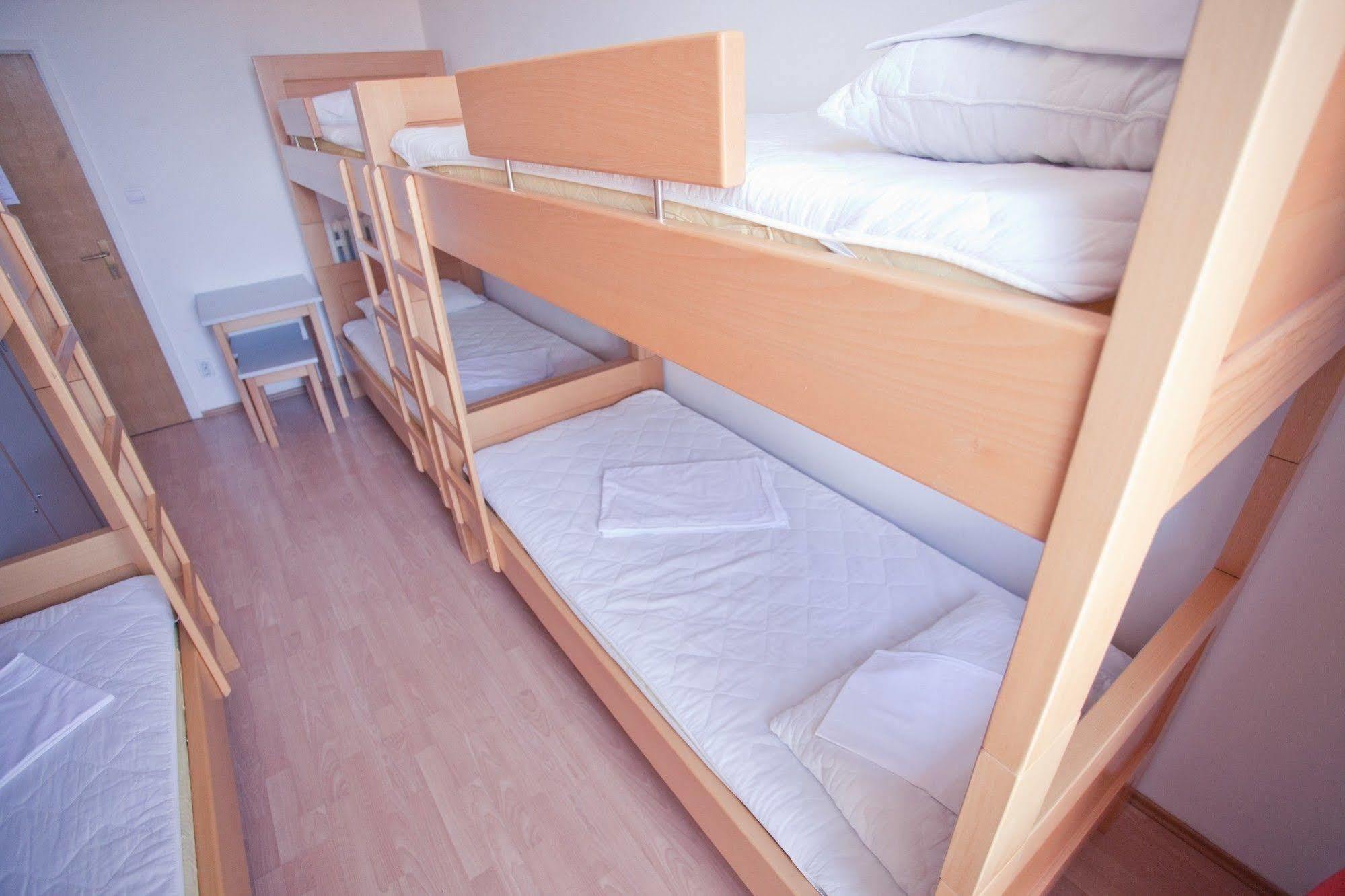 Hi Hostel Zagabria Esterno foto